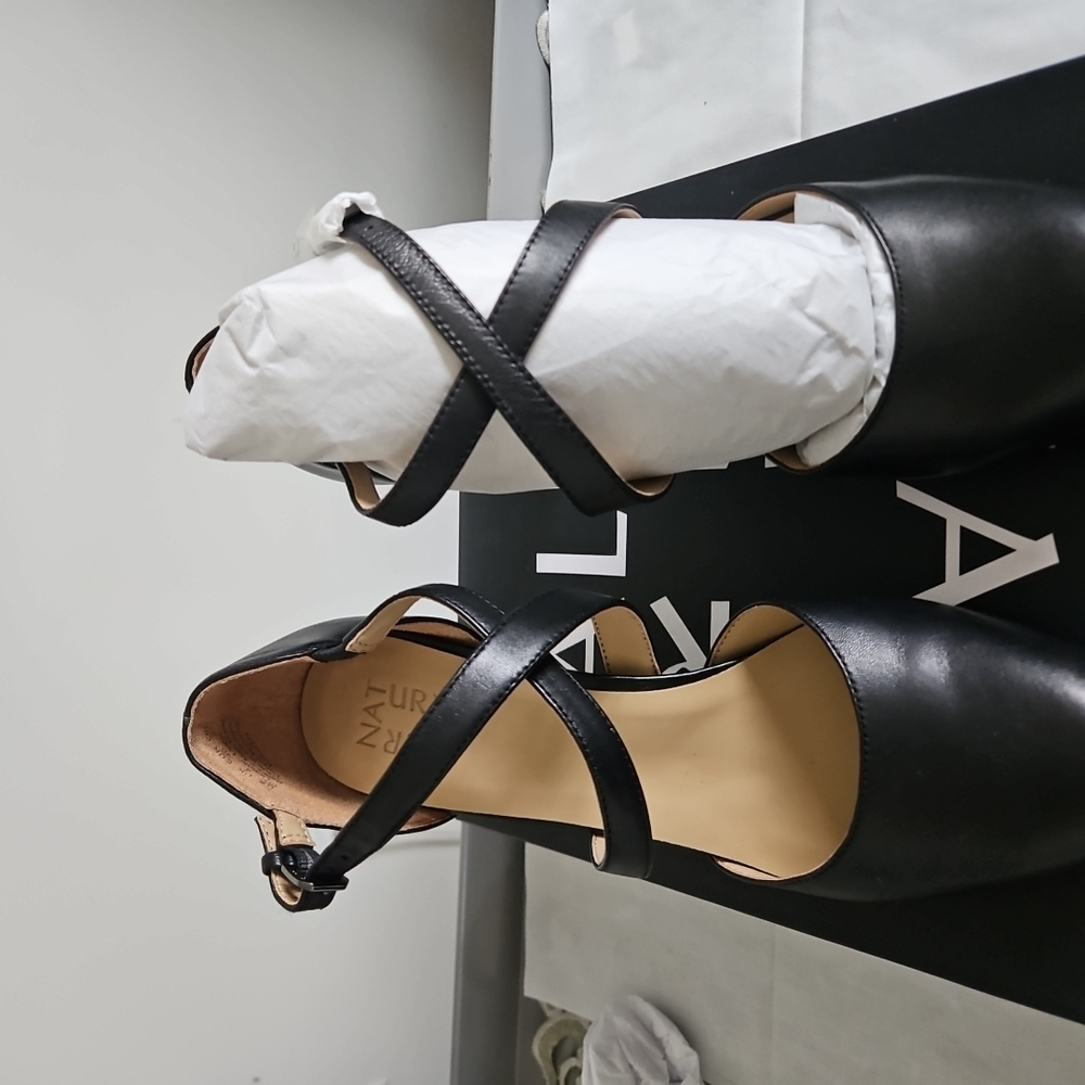 Naturalizer Black Heels with Elegant Design